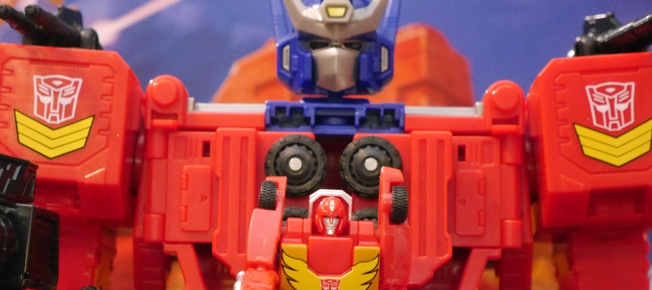 The Transformers: Age of the Primes Star Optimus Prime is interesting but overall feels cheap