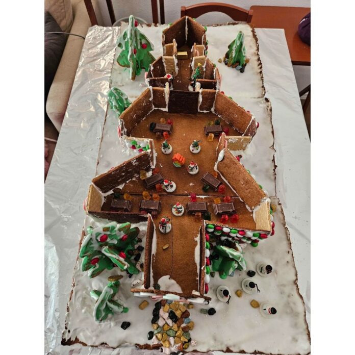 Dedicated D&D fan bakes a playable gingerbread dungeon for their Christmas one shot