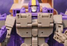 The Transformers Studio Series: Transformers: The Movie Astrotrain is a mess of a figure