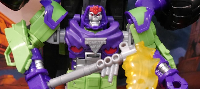 Unboxing the Transformers Collaborative x Monster Jam Grave Digger figure, Grim!